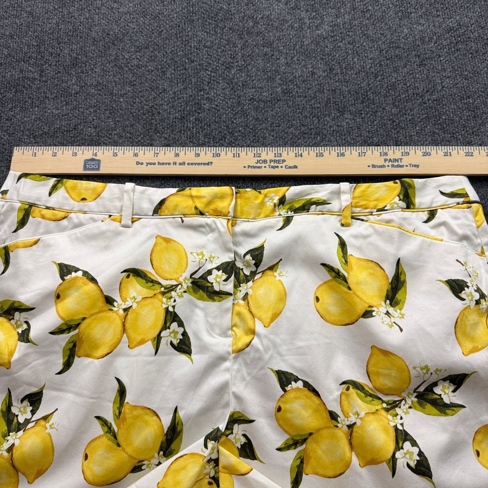 Lane Bryant Lemon Print Shorts Sz 24 White Yellow High Rise Stretch Fruit Preppy - Picture 11 of 13